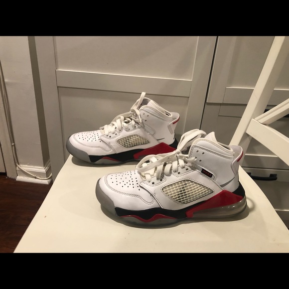 Nike Air Jordan Mara 270 Fire Red - Picture 1 of 3